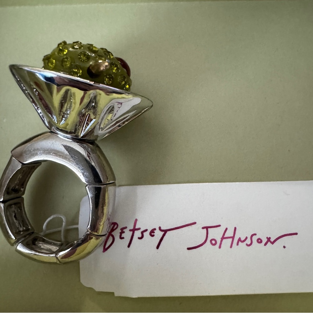 NWT Women BETSEY JOHNSON Adjustable Sparkly Soiree Martini cocktail 🍸 🫒 Ring - Picture 3 of 7